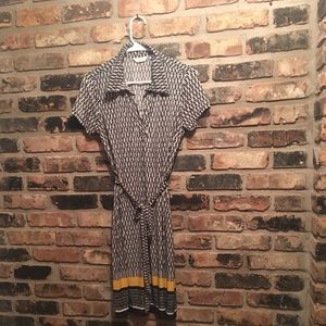 Cute dress that doesn’t wrinkle easy. Soft